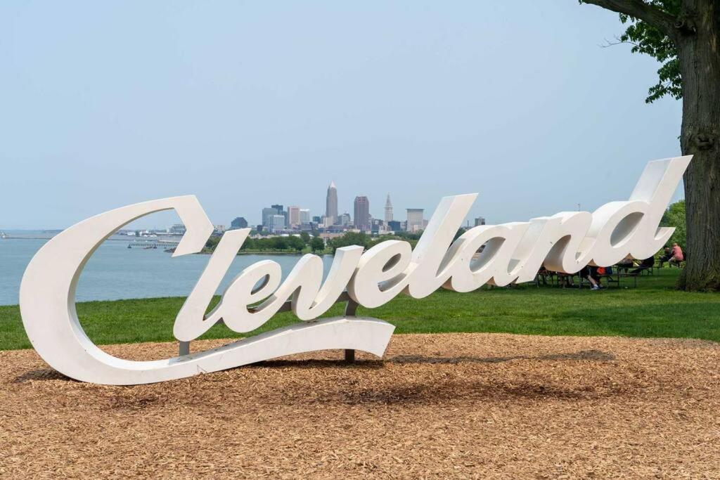 Uber Close To Ohio City, Cleveland Apartment ภายนอก รูปภาพ